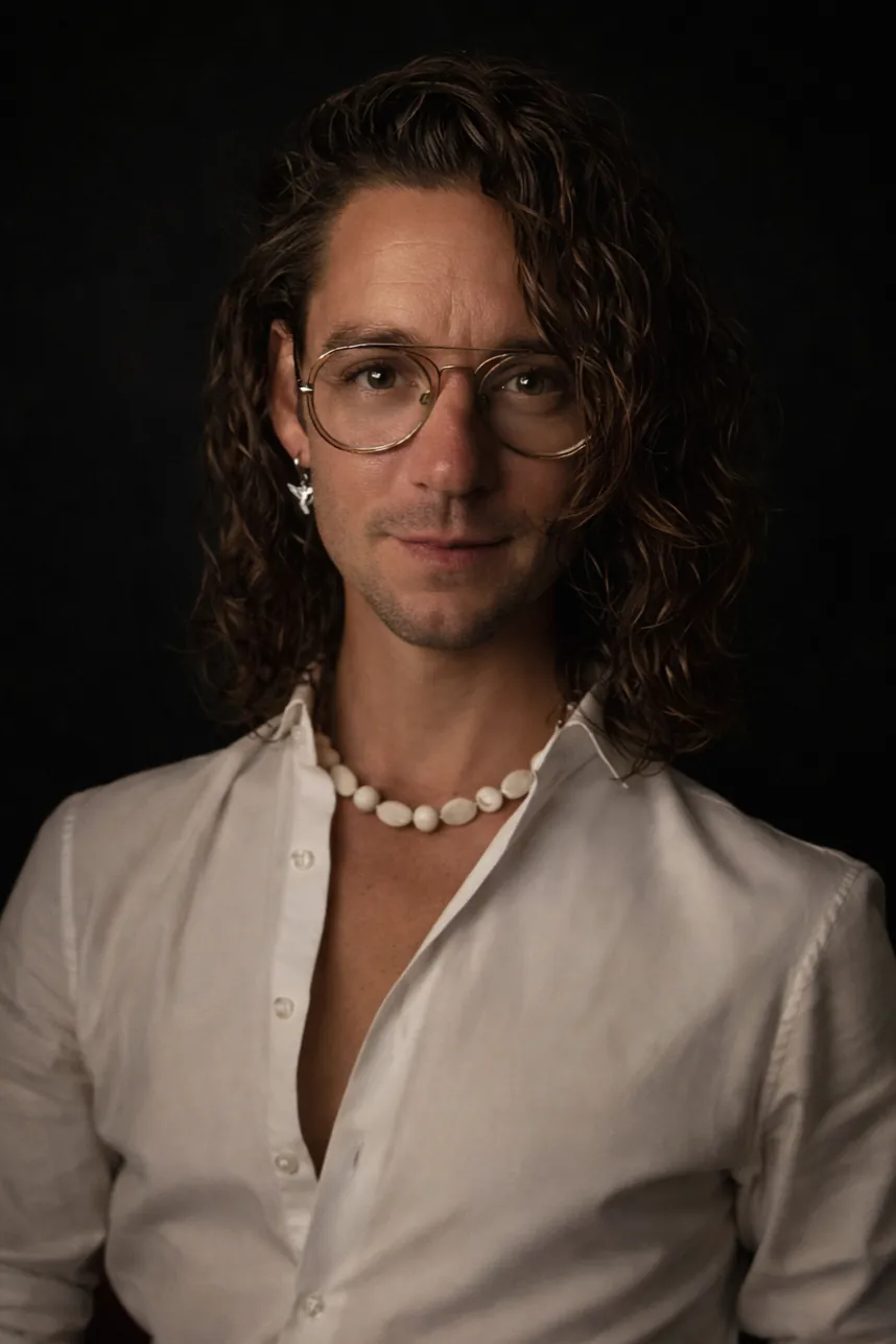 Portret van Bart Christiaens, systemisch coach en familieopsteller in Rhoon bij Rotterdam