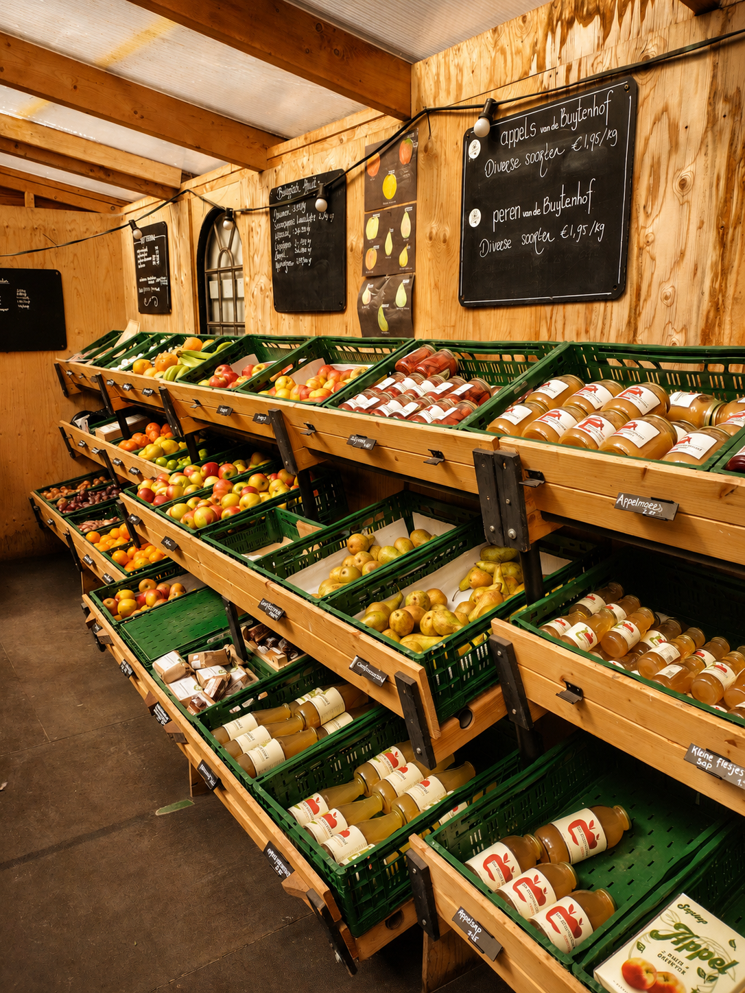 Lokale producten van boeren en telers: fruit, sap en verse producten voor de lunch tijdens een dagretraite